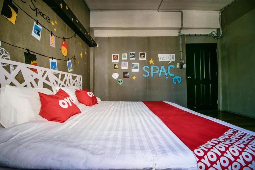 Vaccinated Staff - OYO 505 Ente Space Hostel Bangkok Exterior foto